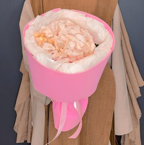 Букет-комплимент с розовой гортензией, артикул F1330144 - 1900 рублей, доставка по городу. Flawery - доставка цветов