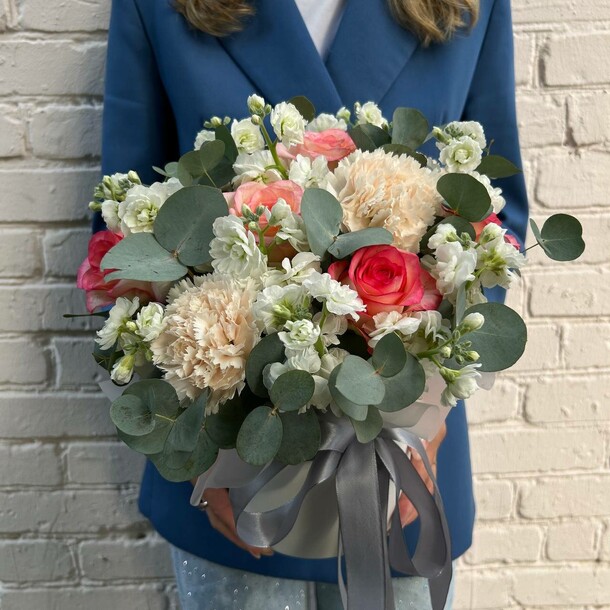 Цветы в коробке, артикул F1332259 - 8787 рублей, доставка по городу. Flawery - доставка цветов