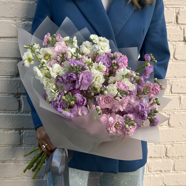 Букет из маттиолы, артикул F1332616 - 18940 рублей, доставка по городу. Flawery - доставка цветов