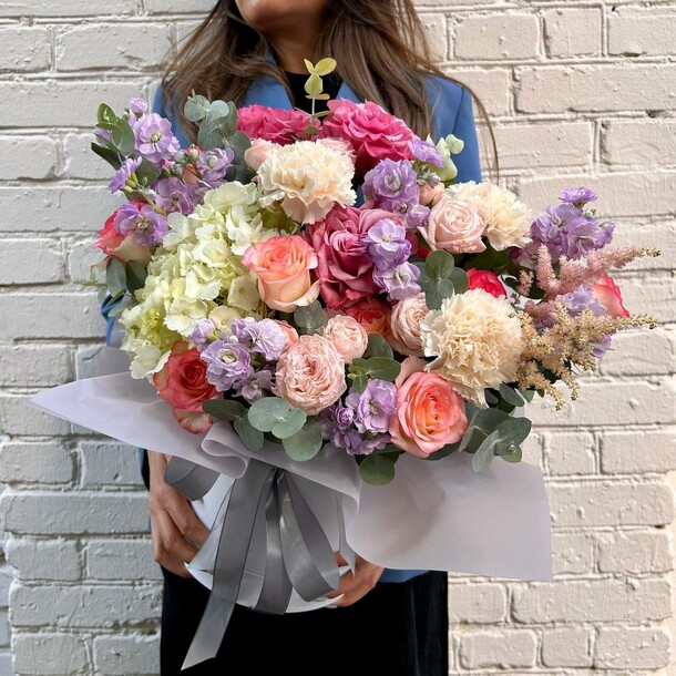 Цветы в коробке, артикул F1332662 - 22358 рублей, доставка по городу. Flawery - доставка цветов