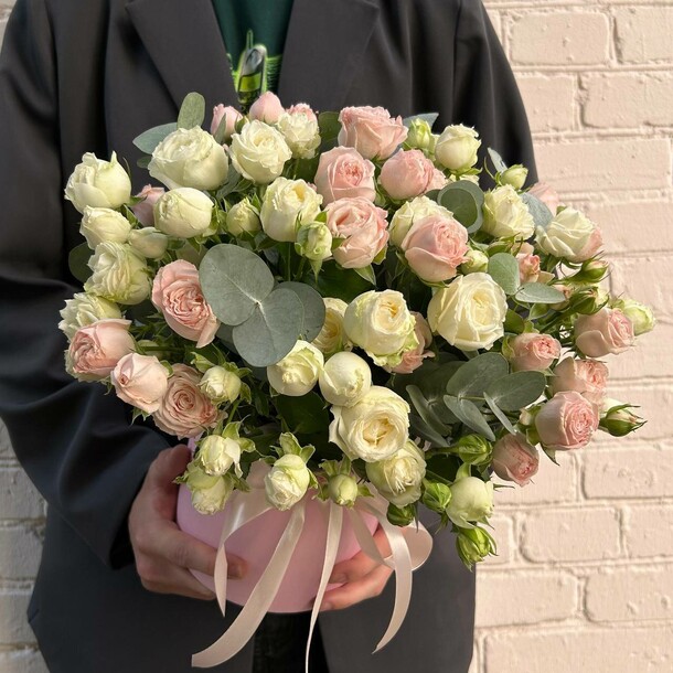 Цветы в коробке, артикул F1332668 - 12030 рублей, доставка по городу. Flawery - доставка цветов