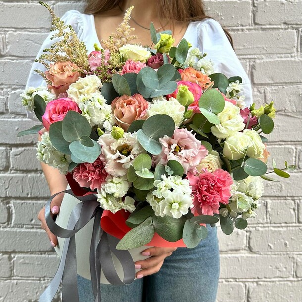 Цветы в коробке, артикул F1332689 - 15697 рублей, доставка по городу. Flawery - доставка цветов