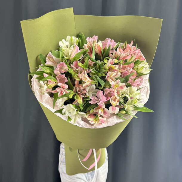 Букет нежных альстромерий, артикул F1417966 - 6500 рублей, доставка по городу. Flawery - доставка цветов