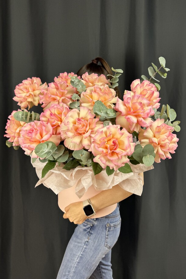 Коробка роз xxl, артикул F1471453 - 11200 рублей, доставка по городу. Flawery - доставка цветов