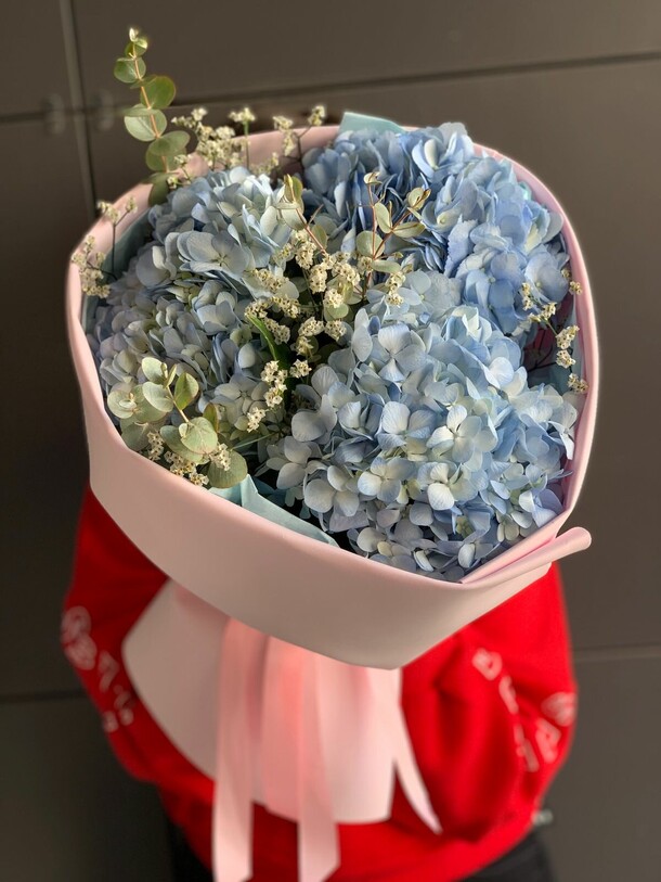 Голубые гортензии, артикул F1332201 - 3500 рублей, доставка по городу. Flawery - доставка цветов
