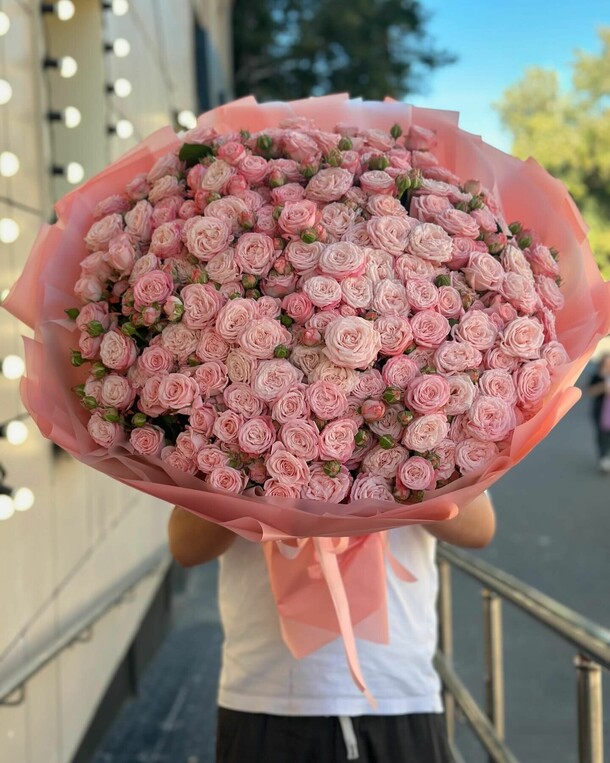 Кустовые розы пионовидные, артикул F1334057 - 74403 рублей, доставка по городу. Flawery - доставка цветов