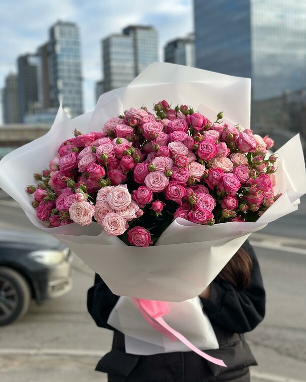 Кустовые розы пионовидные, артикул F1334252 - 36603 рублей, доставка по городу. Flawery - доставка цветов