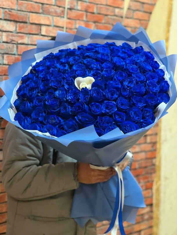 101 синяя роза, артикул F1351387 - 88564 рублей, доставка по городу. Flawery - доставка цветов