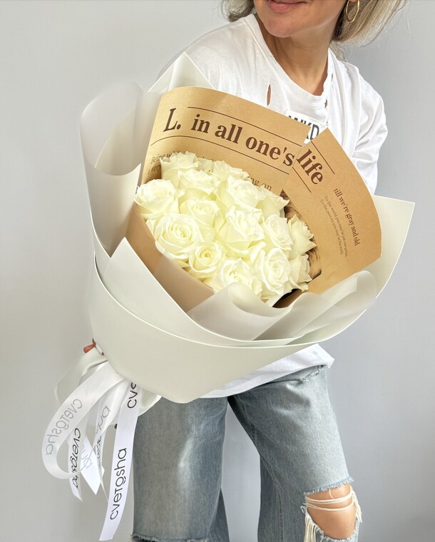 Букет из белых роз «звездное сияние», артикул F1294893 - 4560 рублей, доставка по городу. Flawery - доставка цветов