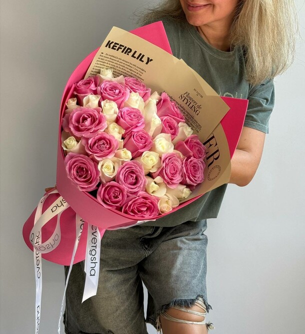 Букет из роз "милая шалость", артикул F1300581 - 9000 рублей, доставка по городу. Flawery - доставка цветов