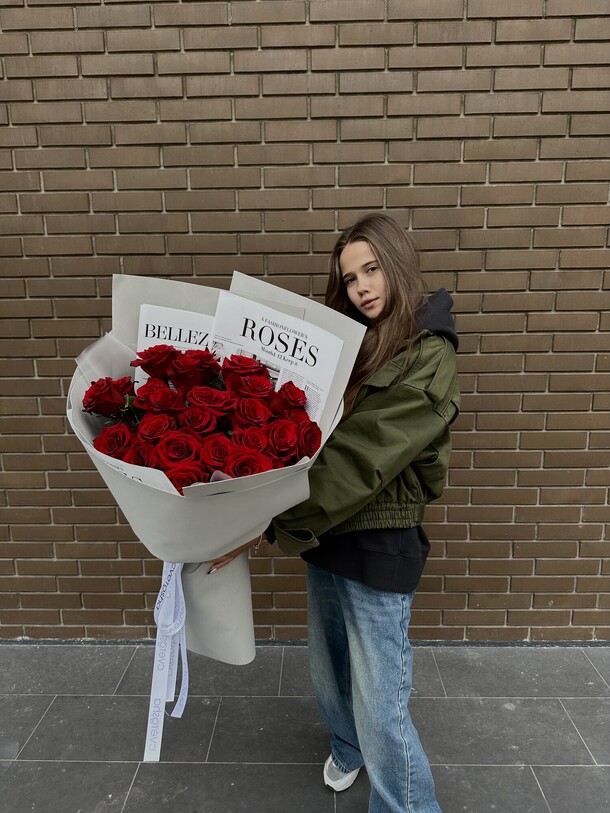 Букет из премиальных роз (высота букета 85-95 см) "love you", артикул F1312113 - 6960 рублей, доставка по городу. Flawery - доставка цветов