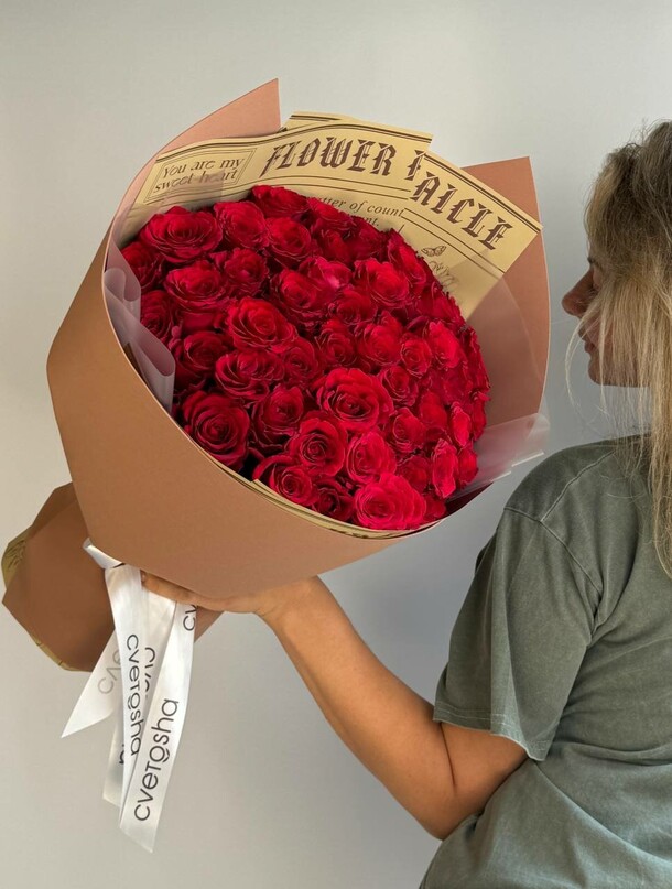 Букет из роз "королевская красота", артикул F1337285 - 13200 рублей, доставка по городу. Flawery - доставка цветов