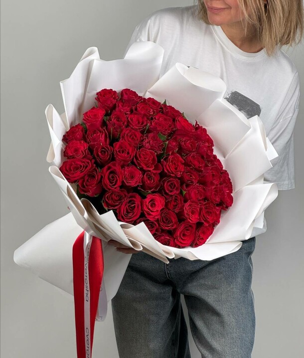 Букет из 51 красной розы "моя мечта", артикул F1375185 - 13200 рублей, доставка по городу. Flawery - доставка цветов