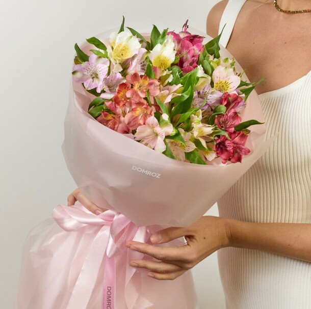 Букет 9 ярких альстромерий, артикул F1379228 - 3500 рублей, доставка по городу. Flawery - доставка цветов