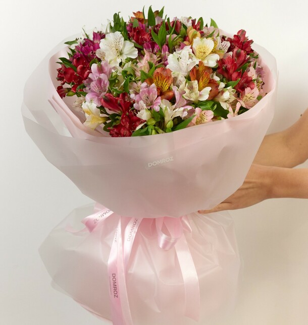 Букет 15 ярких альстромерий, артикул F1379235 - 5500 рублей, доставка по городу. Flawery - доставка цветов