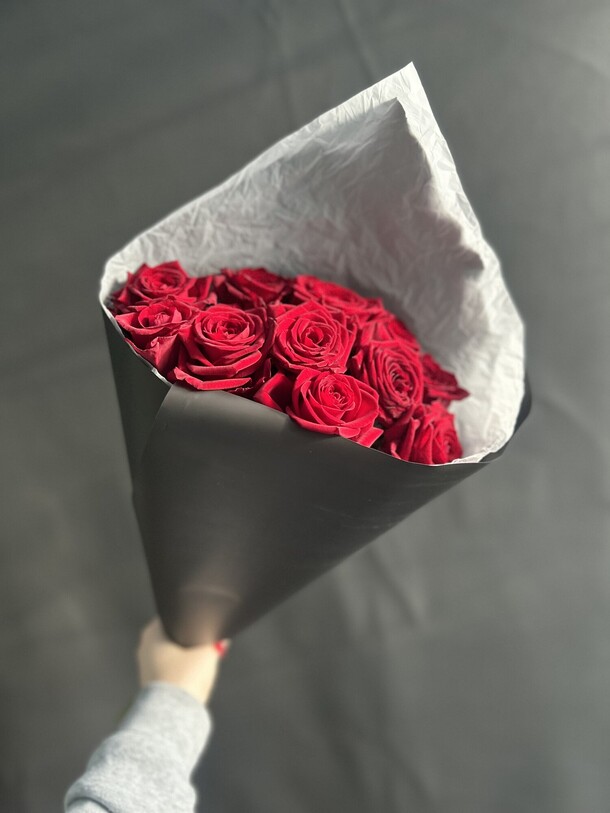 Букет роз 11шт, артикул F1253839 - 3400 рублей, доставка по городу. Flawery - доставка цветов