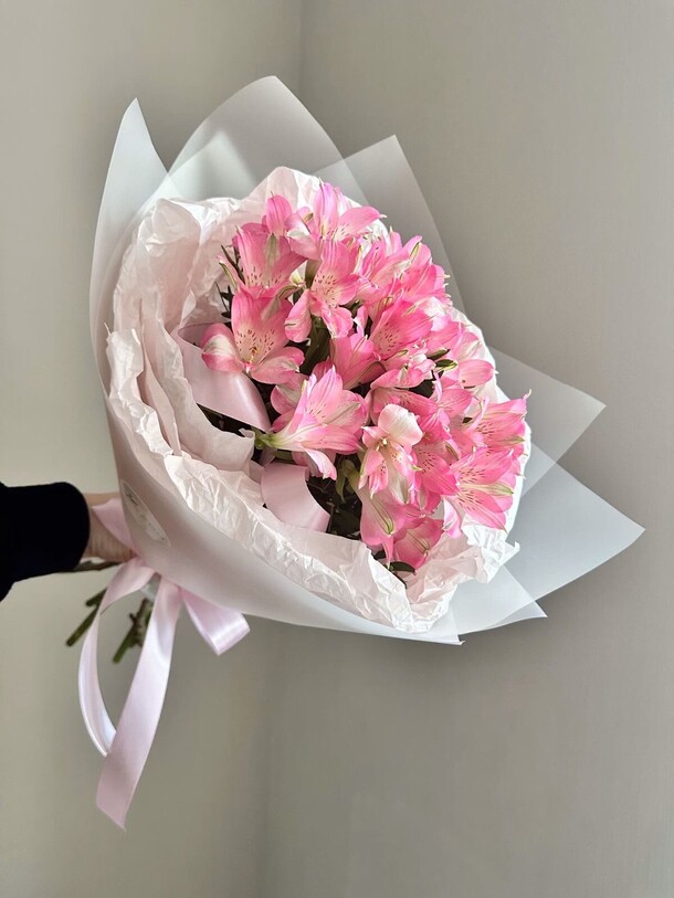 Розовые альстромерии, артикул F1295252 - 1990 рублей, доставка по городу. Flawery - доставка цветов