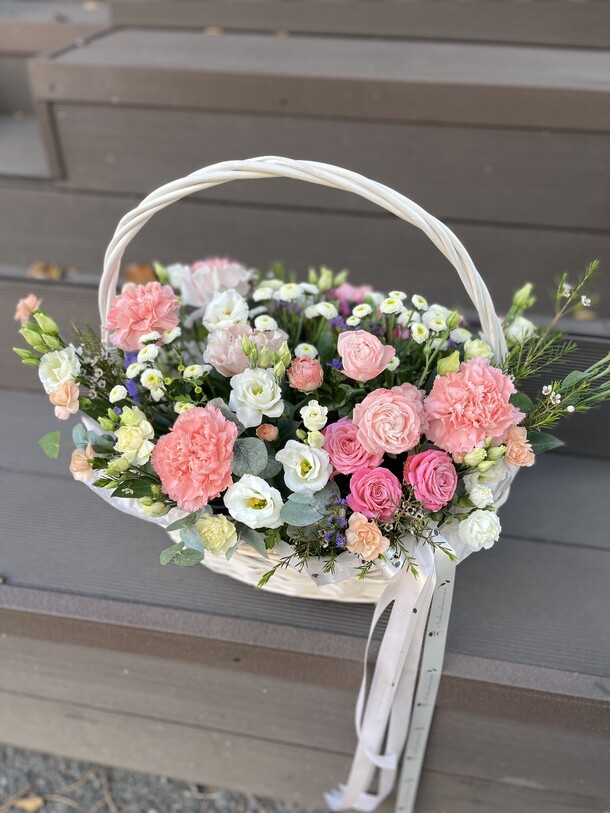 Корзина цветов 1, артикул F1337157 - 24990 рублей, доставка по городу. Flawery - доставка цветов