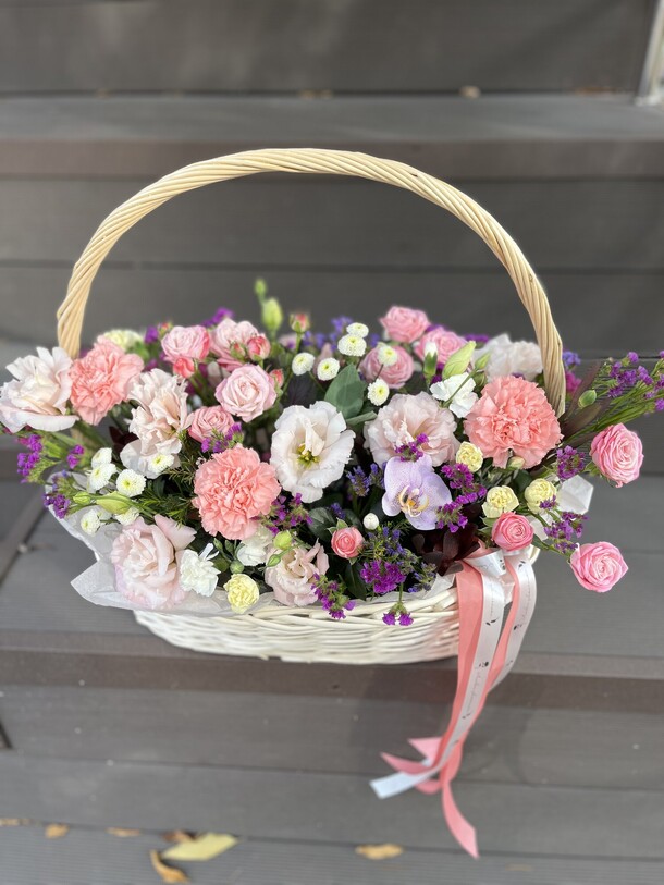 Корзина цветов 2, артикул F1337158 - 22990 рублей, доставка по городу. Flawery - доставка цветов