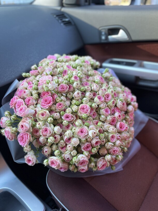 Букет с розами, артикул F1337180 - 32718 рублей, доставка по городу. Flawery - доставка цветов