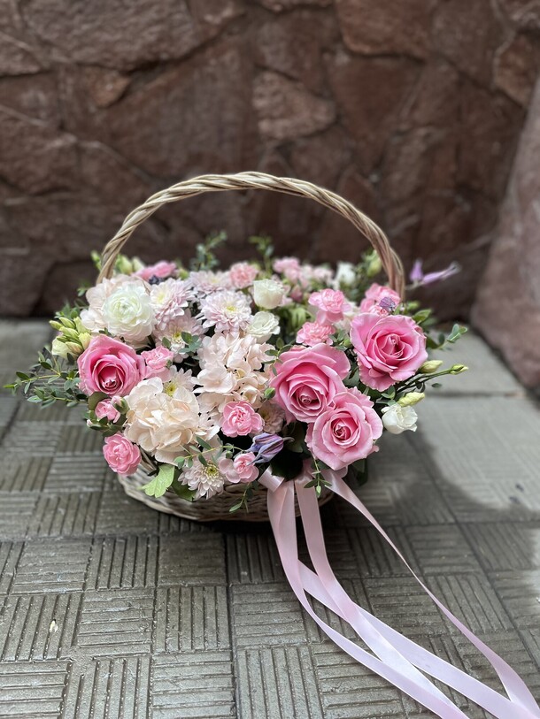 Корзина цветов, артикул F1342970 - 9979 рублей, доставка по городу. Flawery - доставка цветов