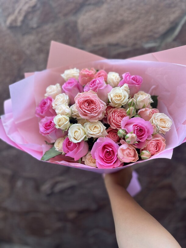 Букет с розами, артикул F1449142 - 10900 рублей, доставка по городу. Flawery - доставка цветов