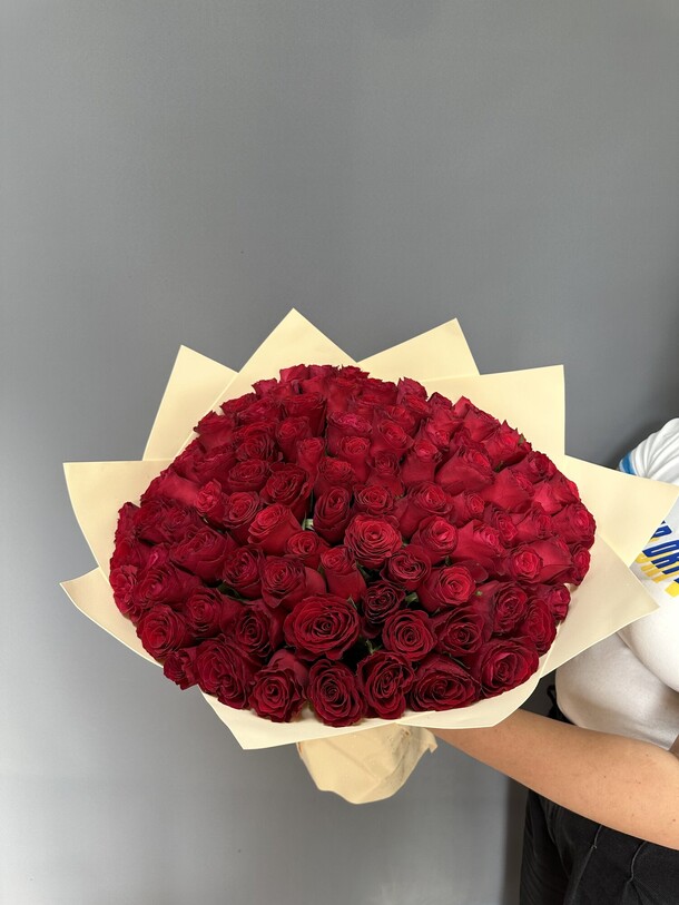 101 роза в букете, артикул F1337791 - 25850 рублей, доставка по городу. Flawery - доставка цветов