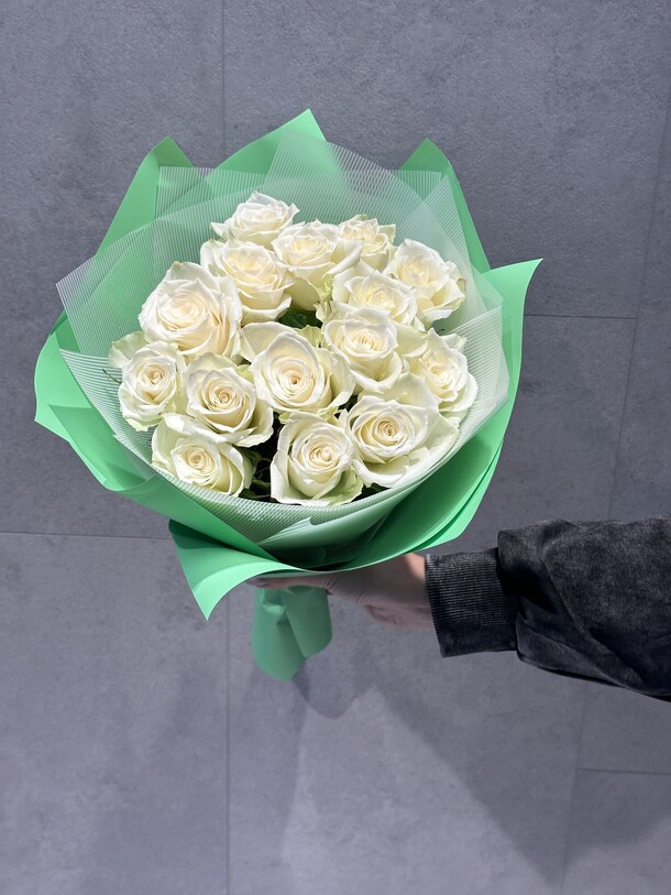 15 белых роз, артикул F1339693 - 4620 рублей, доставка по городу. Flawery - доставка цветов