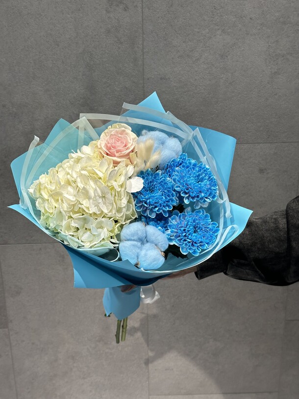 Букет голубая лагуна, артикул F1339696 - 3520 рублей, доставка по городу. Flawery - доставка цветов