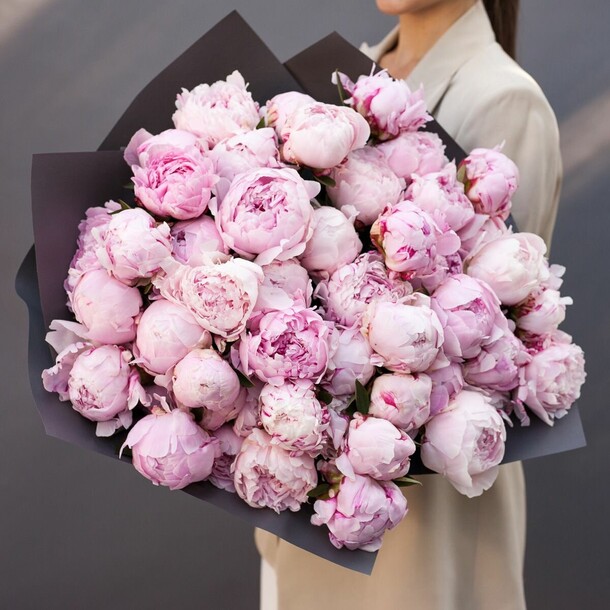 51 пион, артикул F1345413 - 56100 рублей, доставка по городу. Flawery - доставка цветов