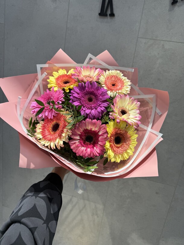 Букет гербер, артикул F1346062 - 5830 рублей, доставка по городу. Flawery - доставка цветов