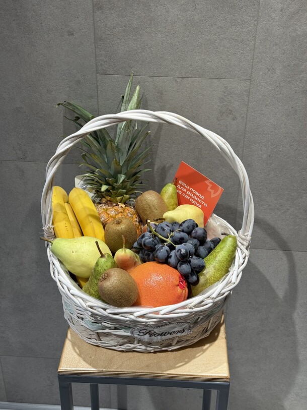 Корзинка из фруктов, артикул F1347782 - 9900 рублей, доставка по городу. Flawery - доставка цветов