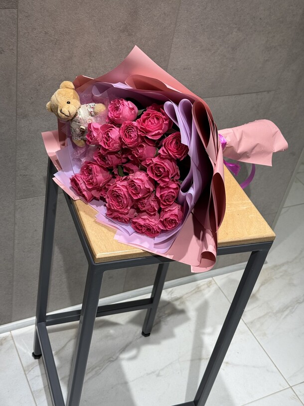 Букет с мишкой, артикул F1348691 - 6820 рублей, доставка по городу. Flawery - доставка цветов