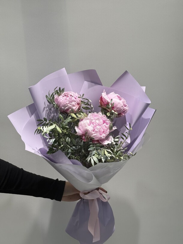 Букет пионов, артикул F1349048 - 5610 рублей, доставка по городу. Flawery - доставка цветов