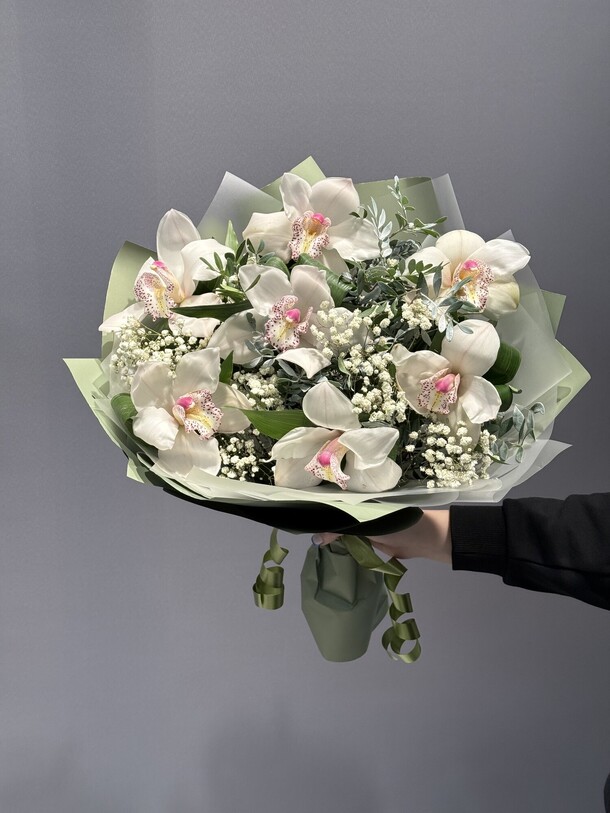 Букет из орхидей, артикул F1349237 - 8580 рублей, доставка по городу. Flawery - доставка цветов