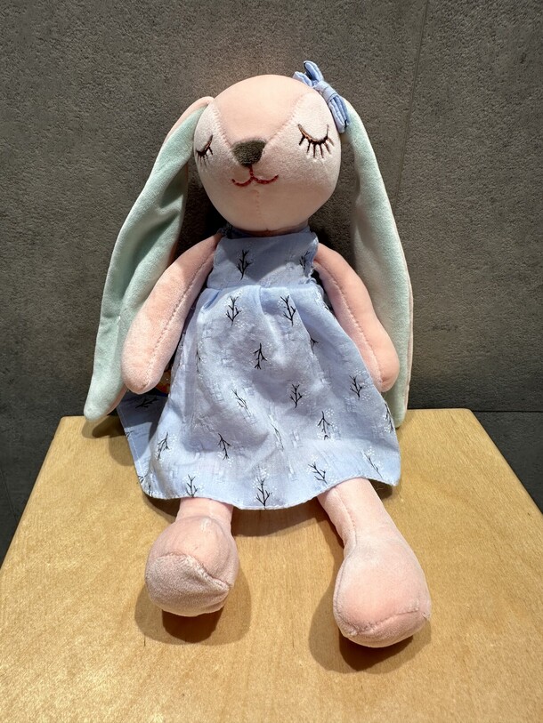 Зайчик в голубом платье, артикул F1349329 - 908 рублей, доставка по городу. Flawery - доставка цветов