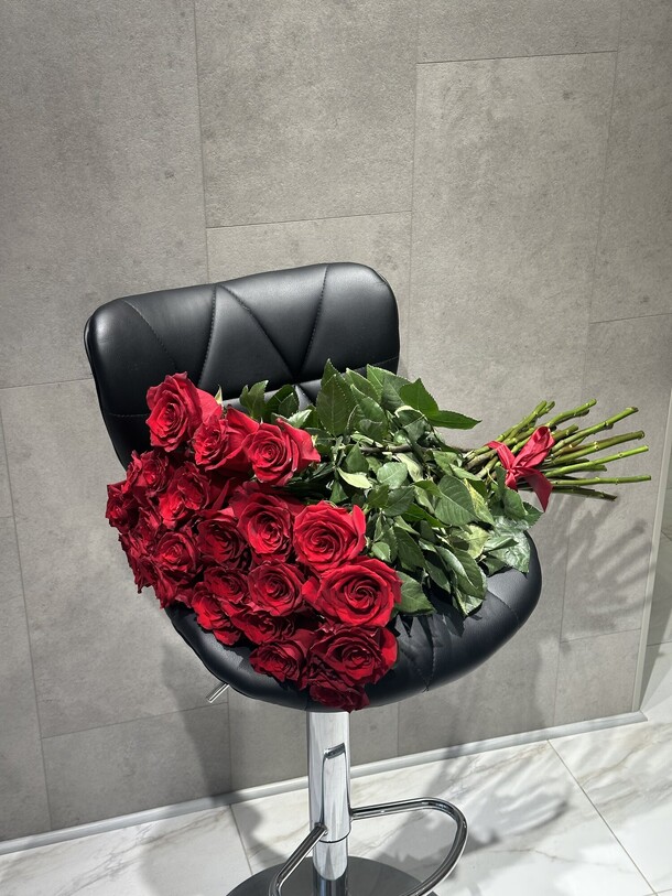 25 роз, артикул F1349441 - 18755 рублей, доставка по городу. Flawery - доставка цветов