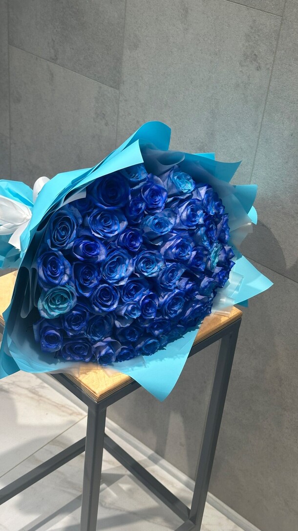 51 роза, артикул F1349446 - 13475 рублей, доставка по городу. Flawery - доставка цветов