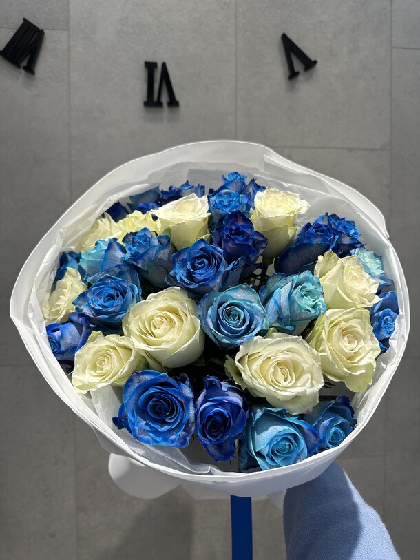 35 синих роз, артикул F1349816 - 9515 рублей, доставка по городу. Flawery - доставка цветов