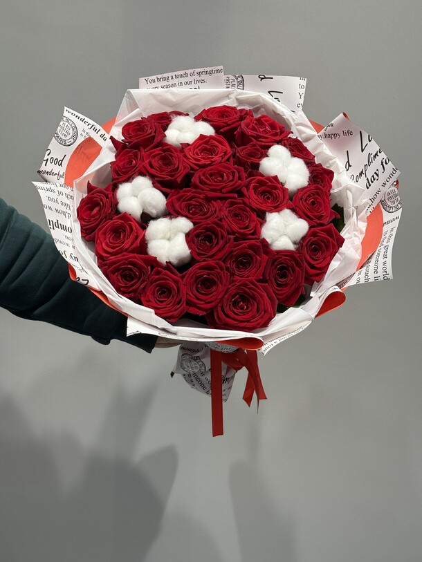 25 роз с хлопком, артикул F1349882 - 7425 рублей, доставка по городу. Flawery - доставка цветов