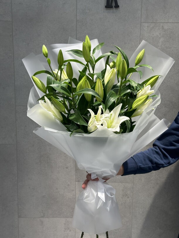 Букет из лилии, артикул F1351829 - 7150 рублей, доставка по городу. Flawery - доставка цветов