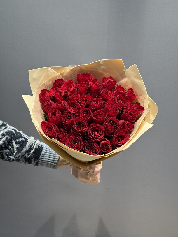 35 роз, артикул F1352993 - 9515 рублей, доставка по городу. Flawery - доставка цветов
