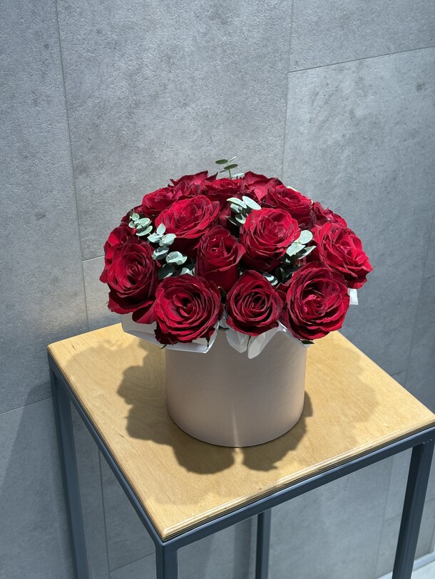 Коробочка из роз, артикул F1353425 - 6001 рублей, доставка по городу. Flawery - доставка цветов