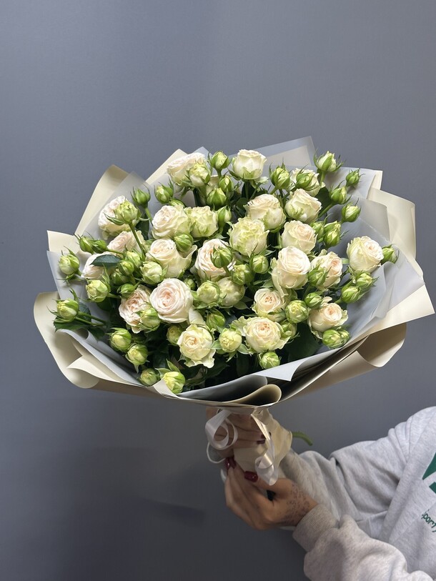 Кустовые розы пионовидные, артикул F1353762 - 6050 рублей, доставка по городу. Flawery - доставка цветов