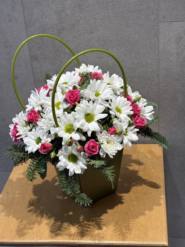 Сумочка с нобелисом, артикул F1354849 - 3200 рублей, доставка по городу. Flawery - доставка цветов