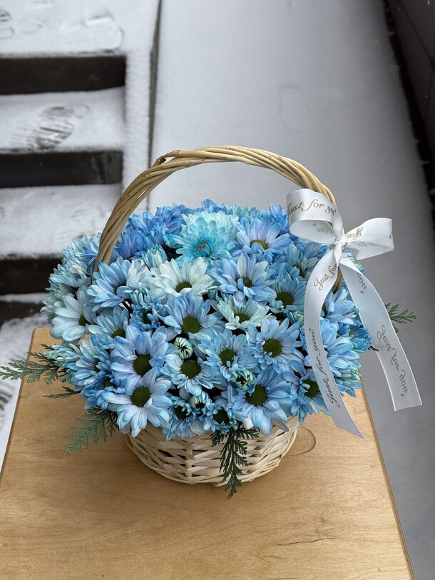 Букет из синих хризантем, артикул F1355208 - 4500 рублей, доставка по городу. Flawery - доставка цветов