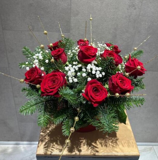 Новогодняя композиция, артикул F1358053 - 7300 рублей, доставка по городу. Flawery - доставка цветов