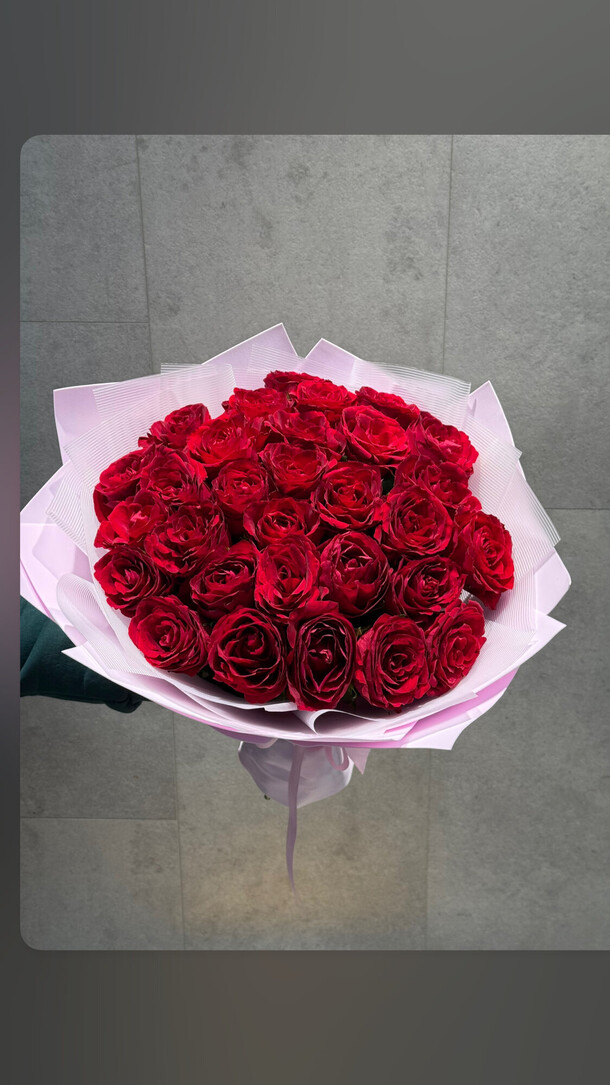 31 роза, артикул F1358971 - 8580 рублей, доставка по городу. Flawery - доставка цветов