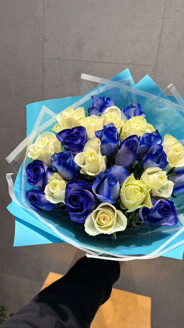 25 роз, артикул F1362442 - 7013 рублей, доставка по городу. Flawery - доставка цветов