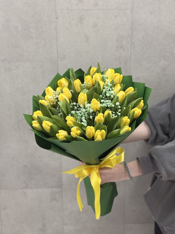 35 тюльпанов, артикул F1366007 - 13365 рублей, доставка по городу. Flawery - доставка цветов